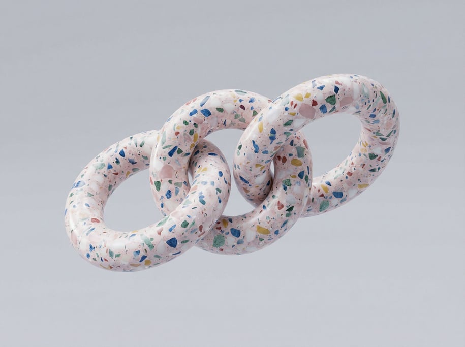 Interlocking torus knots forming a continuous chain, suspended in a void, smooth and sculptural (71zwtuz8)