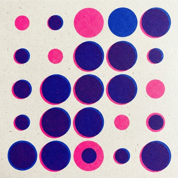 Perfect circles in varying sizes populate a grid in Swiss graphic design style