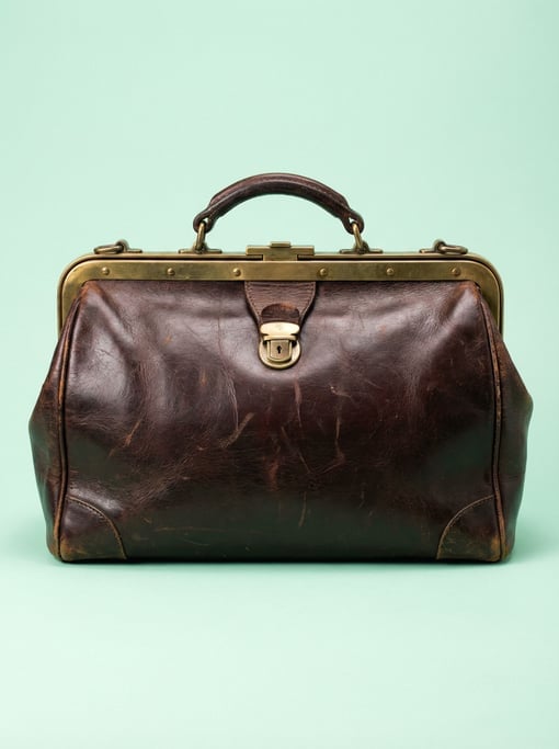 Vintage leather doctor bag in dark brown with a brass frame closure