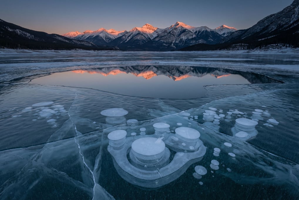 Frozen lake with methane bubbles trapped in layers of clear ice (chsvatxq)