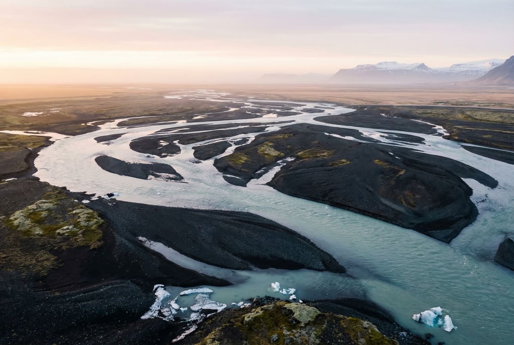 Aerial view of a braided river system in Iceland (n3fifvzj)