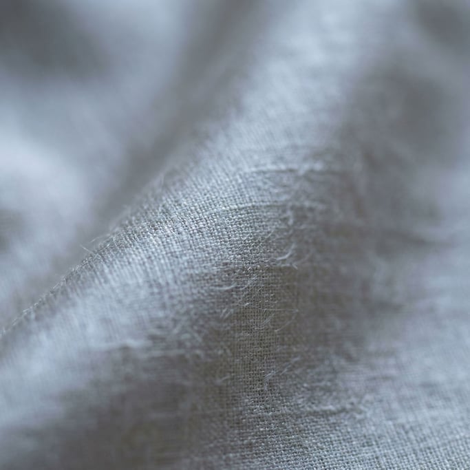 Extreme close-up of Raw silk fabric draped and catching side light (hx7ffcjt)